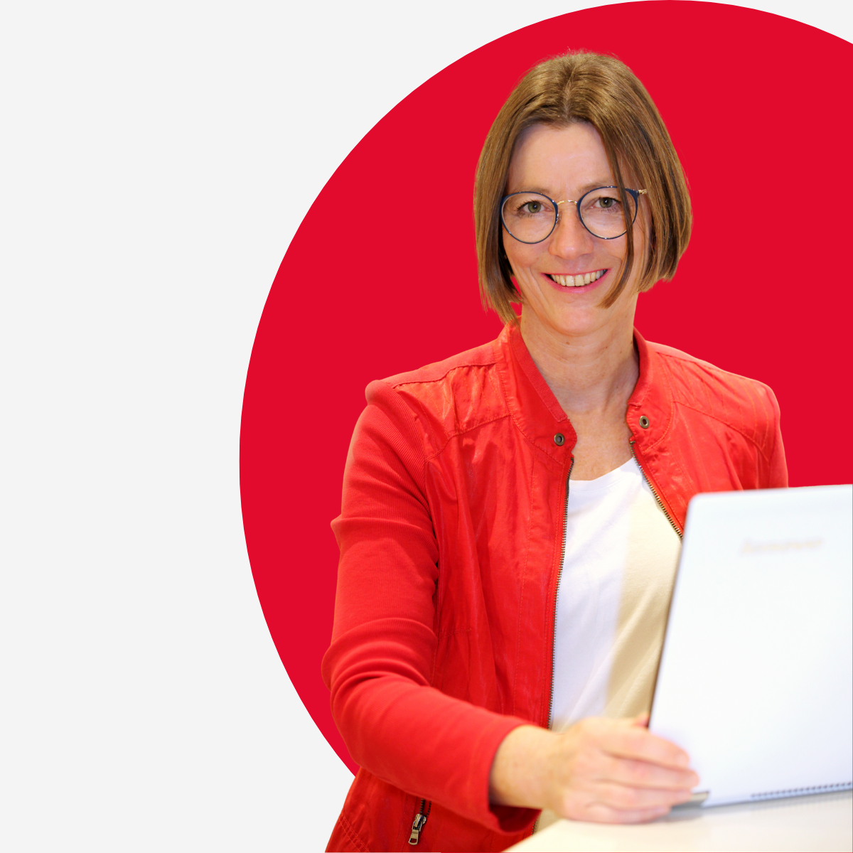 Überschrift hinzufügen(1) Zeigt Antje Ebner beim Workshop für Handwerker Websites